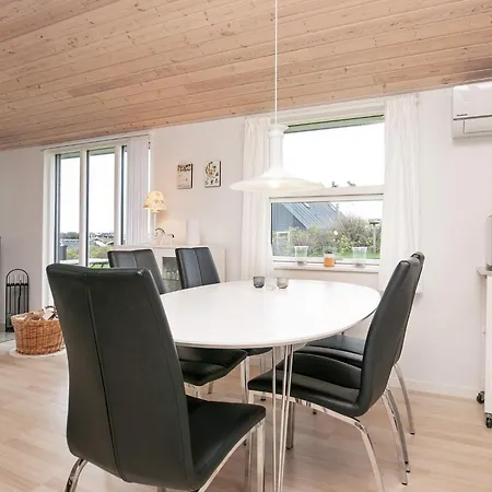 Vakantiehuis Modernized Seaside Retreat-by Traum