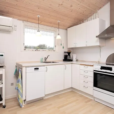 Modernized Seaside Retreat-by Traum Vakantiehuis