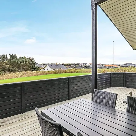 Modernized Seaside Retreat-by Traum Vakantiehuis Løkken